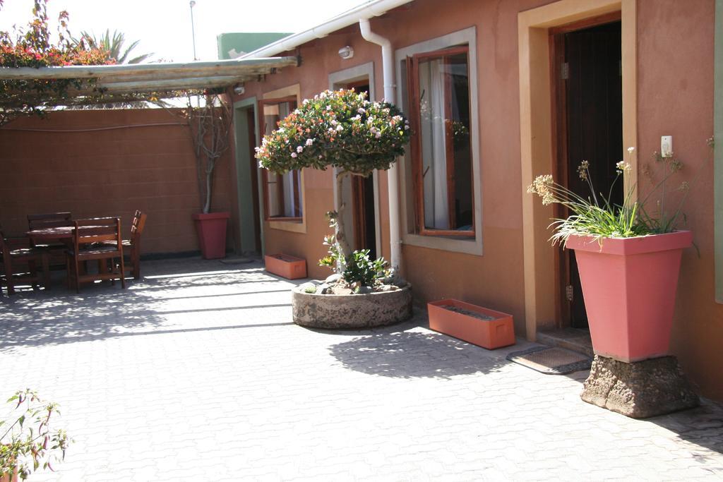 Dunedin Star Guesthouse Свакопмунд Экстерьер фото